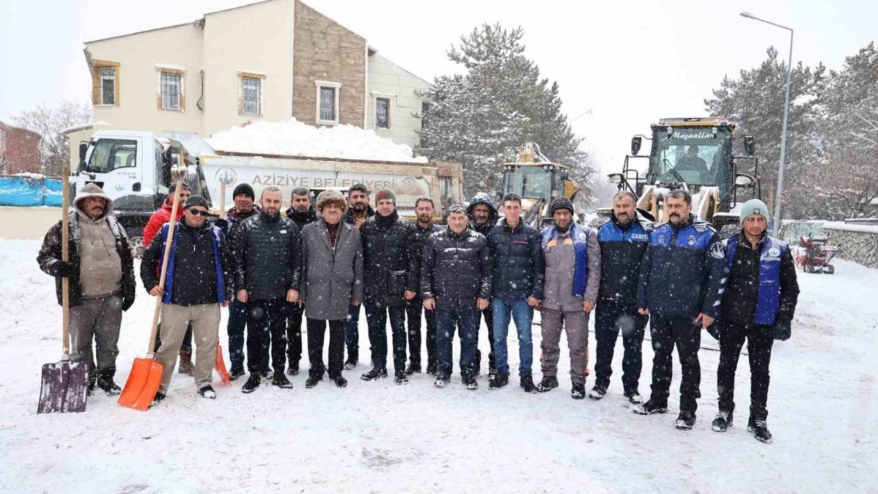 Aziziye’de karla mücadele sürüyor