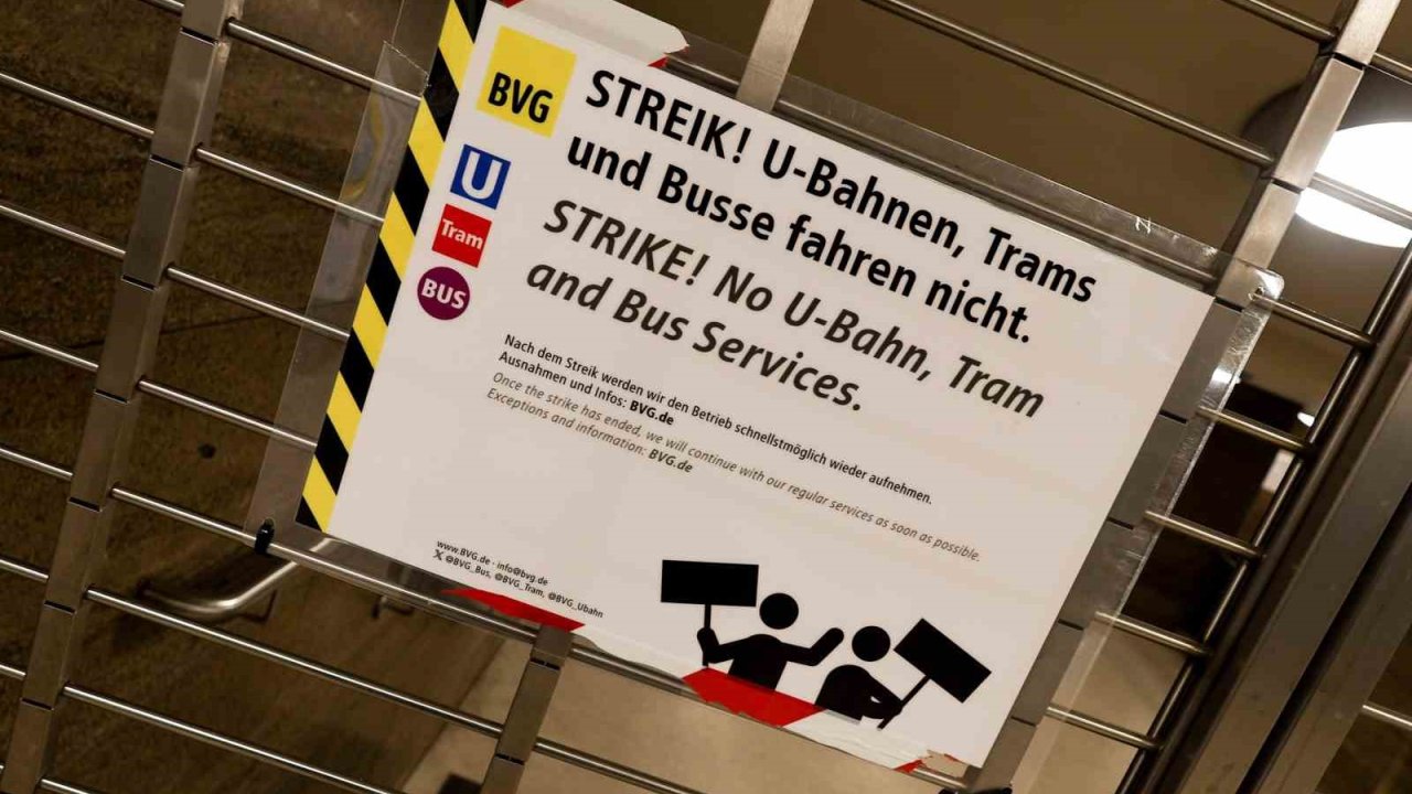 Berlin’de toplu taşımadaki 48 saatlik grev devam ediyor