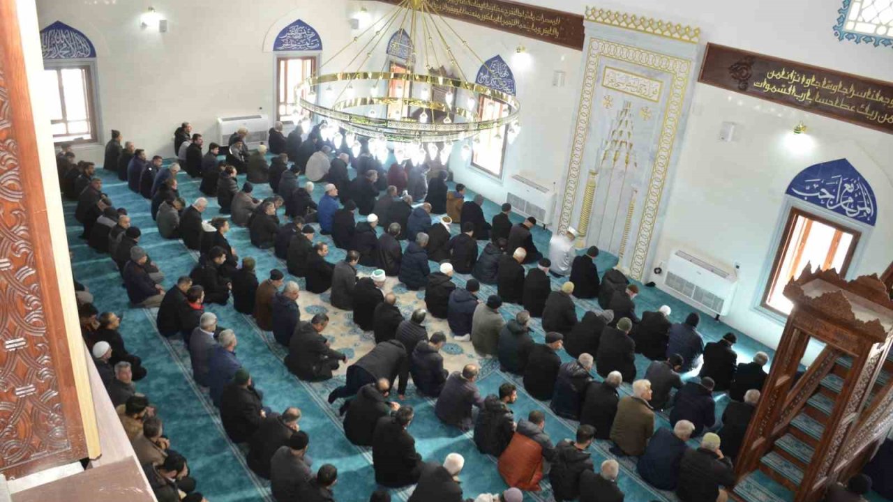 Besni’de Necip Öztürk Camii ibadete açıldı