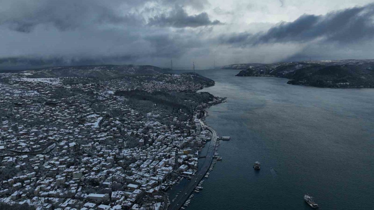 Beyaza bürünen Sarıyer’de kartpostallık manzara havadan görüntülendi