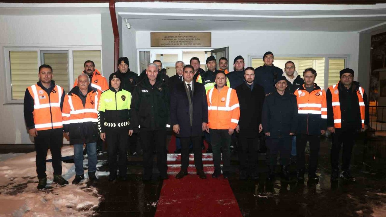 Düzce Valisi Aslan Karayolları ekiplerini ziyaret etii