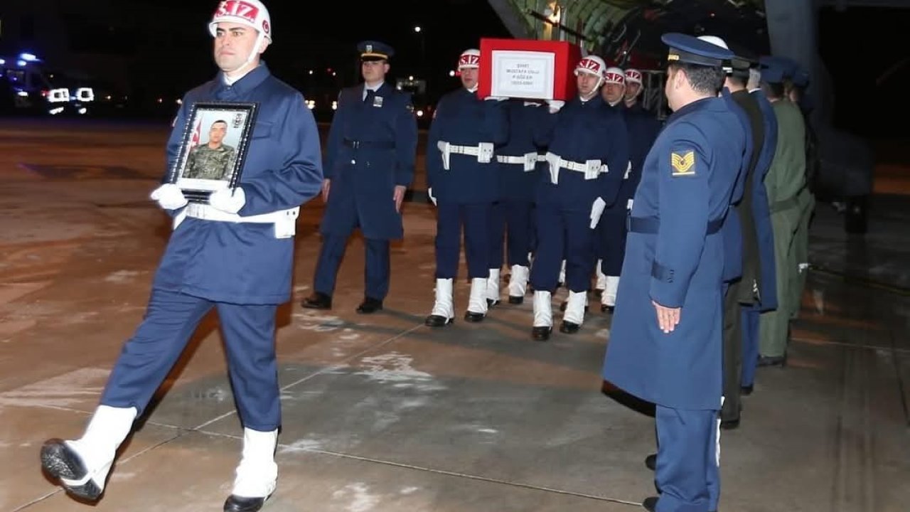Şehit Mustafa Uslu’nun cenazesi havalimanında karşılandı