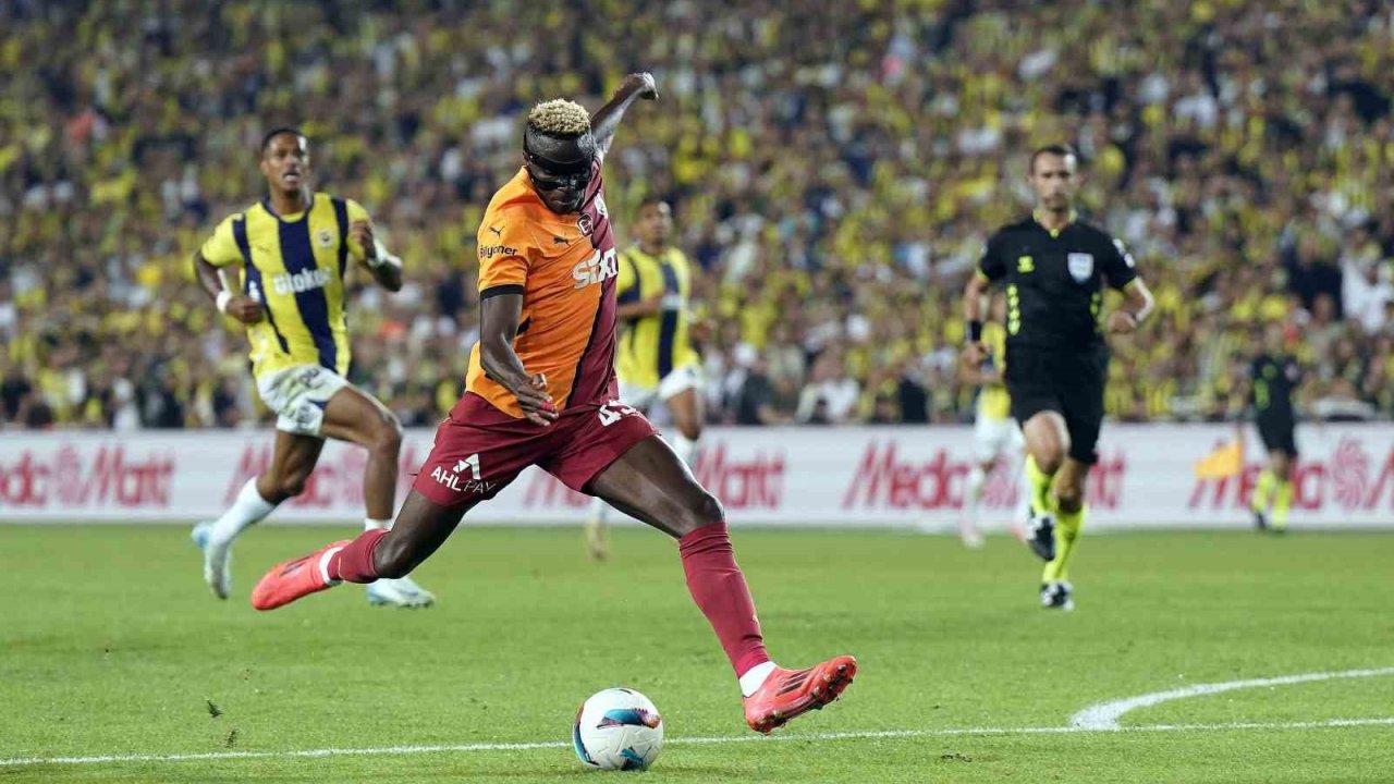 Victor Osimhen’den derbilerde skora katkı