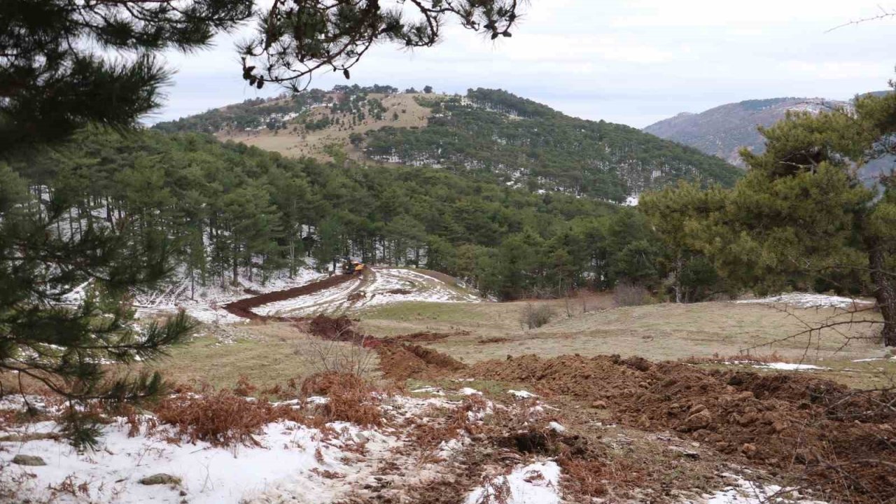 Karlı hava, buzla kaplanmış arazi MASKİ’ye engel değil