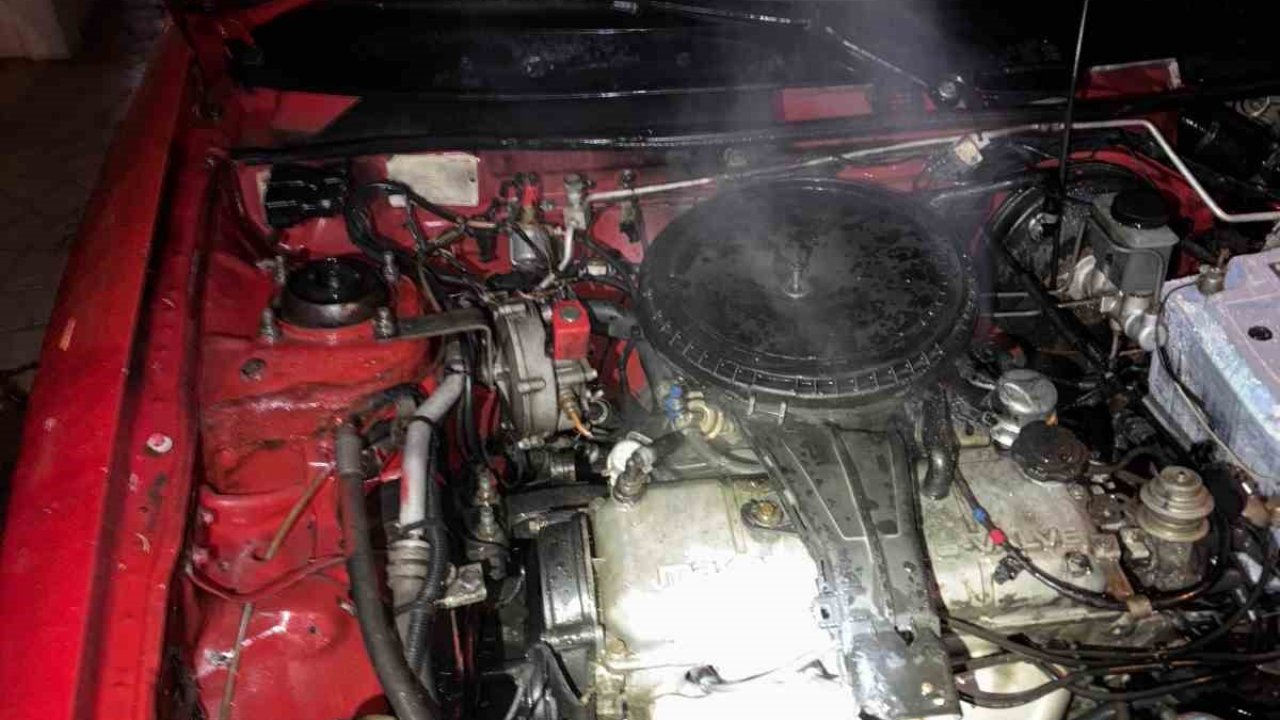 Isparta’da otomobil yangını itfaiye ekiplerince söndürüldü