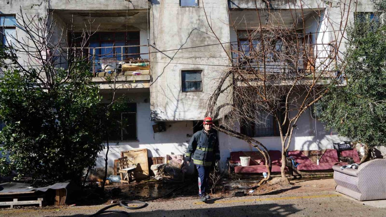 Antalya’da apartman boşluğunda çıkan yangın korku dolu anlar yaşattı