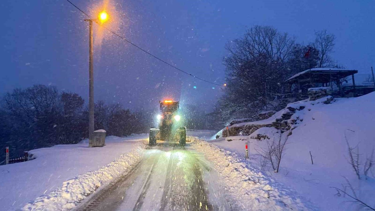 Bursa’da kapanan 235 köy yoluna müdahale