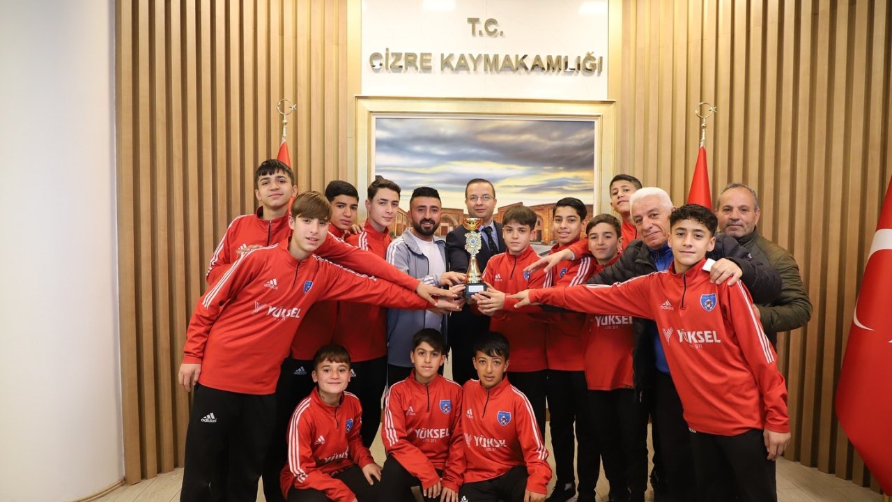 Cizre Kaymakamı Ahmet Vezir Baycar, şampiyon takımı ağırladı