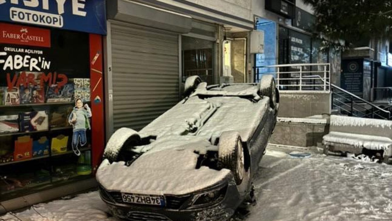 Beylikdüzü’nde kar küreme kamyonunun çarptığı otomobil ters döndü