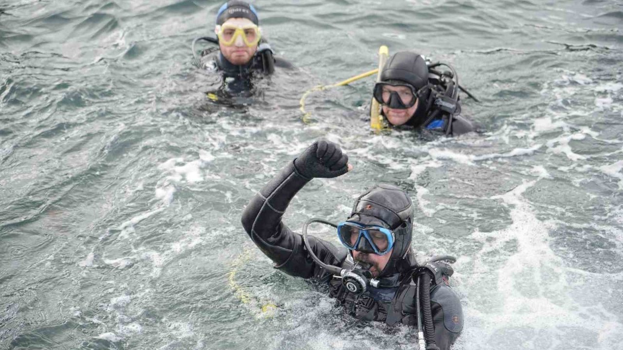 Bursa’da dalgıçlar müsilajın denizdeki durumunu görüntüledi