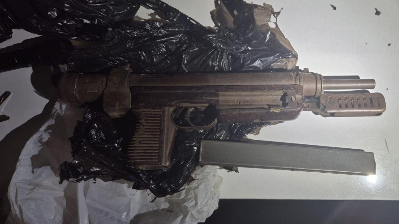 Kovalamaca sonucu yakalanan şüpheliden otomatik tabanca çıktı