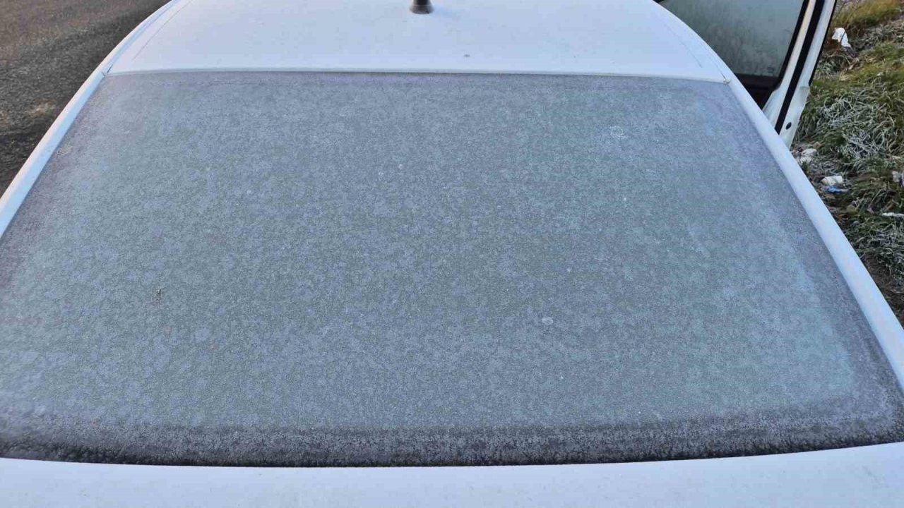 Tekirdağ’da araçlar buz tuttu