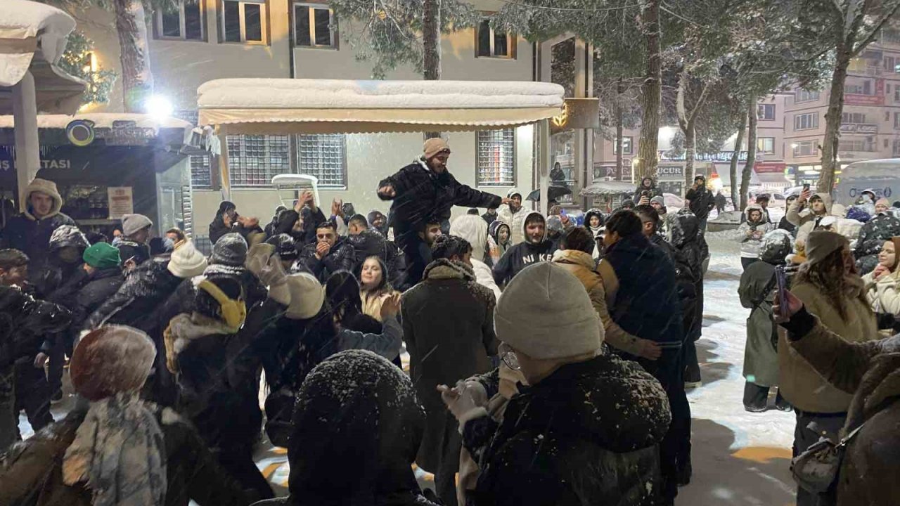Ünye’de kar festivali renkli görüntülere sahne oldu