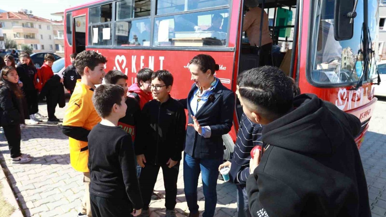 Selçuk’ta öğrenciler mutlu başkan mutlu