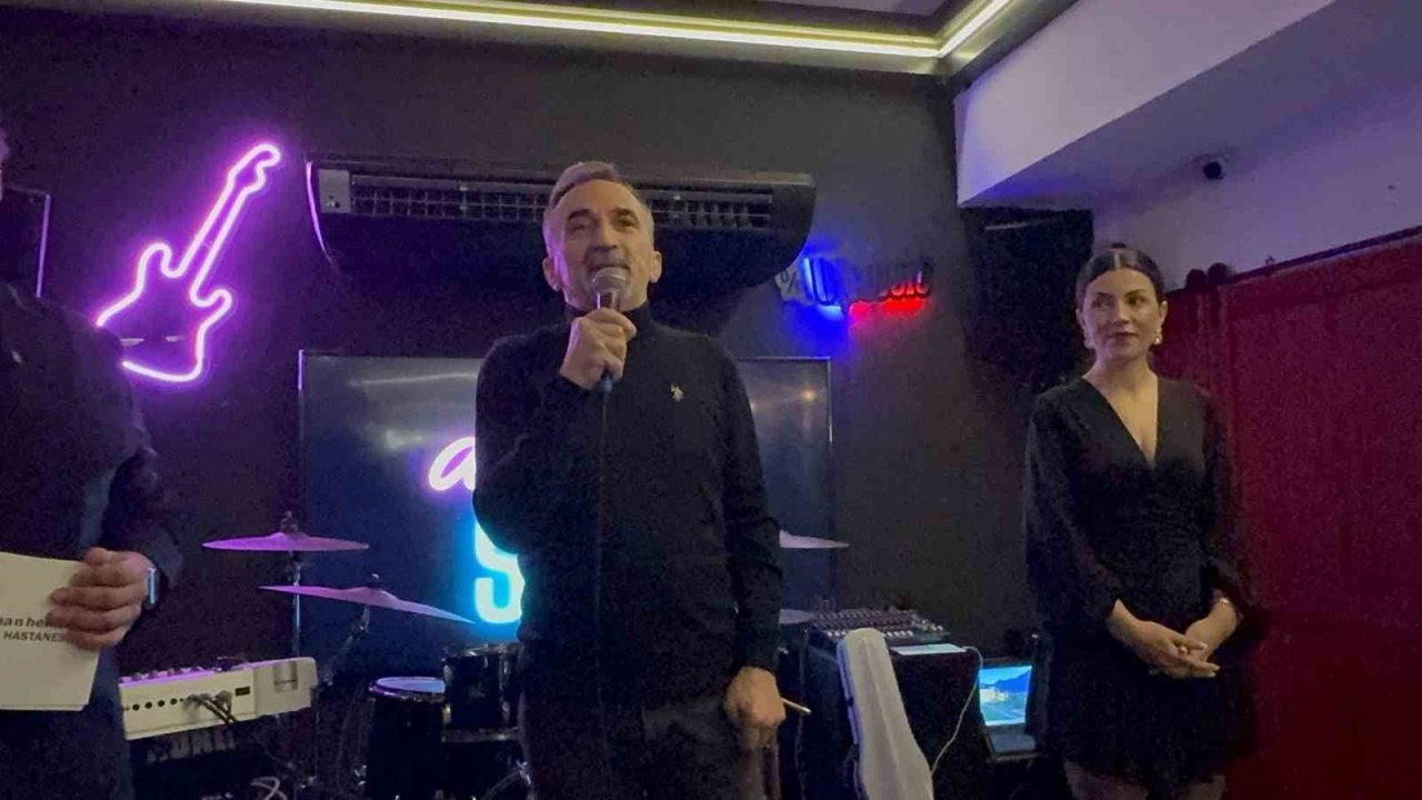 Hastanede 15 yılını dolduran doktor ve personel için gece düzenlendi