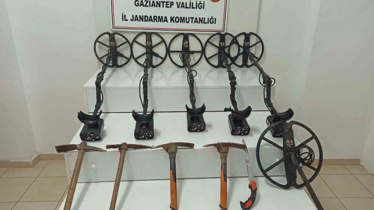 Gaziantep’te define bulmak için izinsiz kazı yapan 5 şahıs suçüstü yakalandı