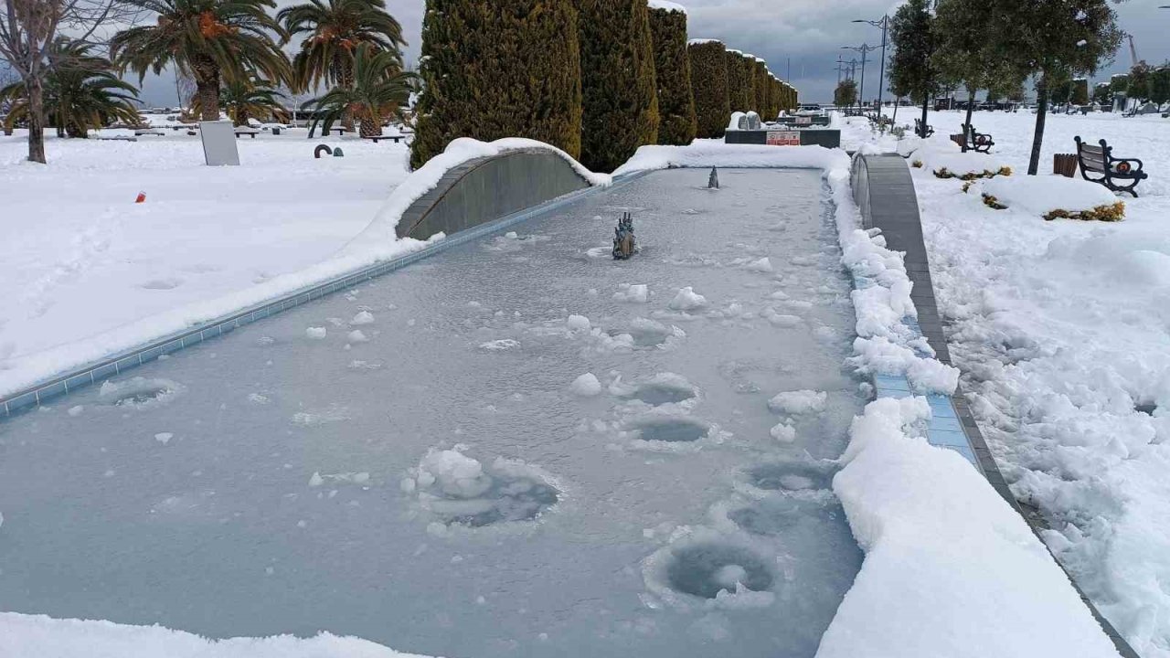 Kar buza, yolda yürümek de çileye dönüştü