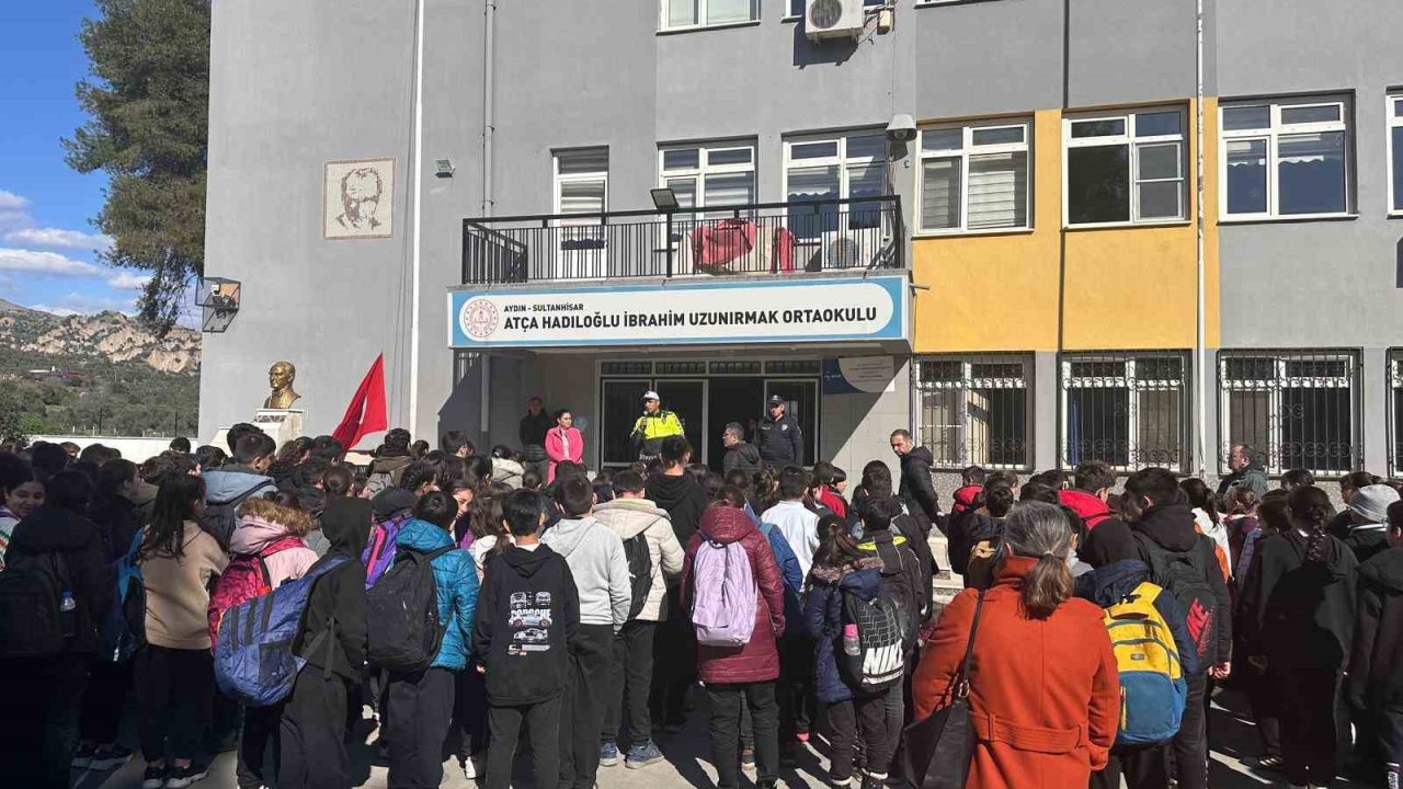 Sultanhisar’da öğrencilere trafik eğitimi verildi, okul servisleri denetlendi