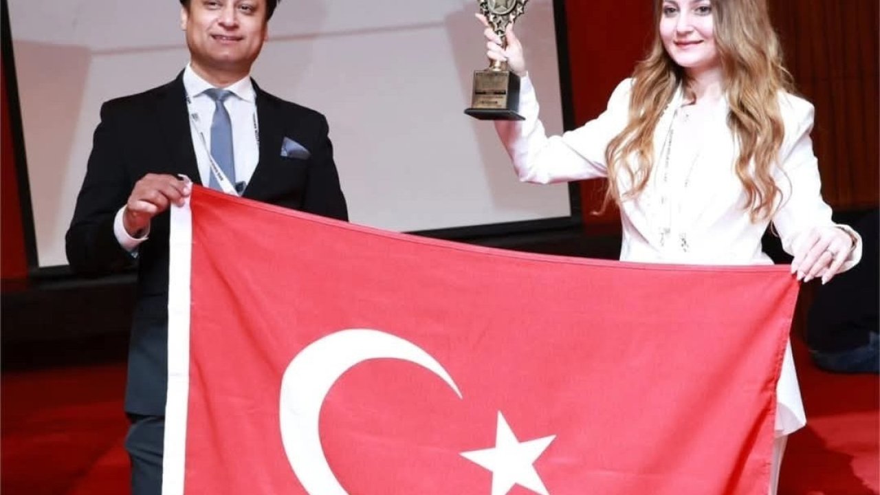 Denizli Gülsüm Öğretmen Küresel Eğitim Ödüllerine damga vurdu