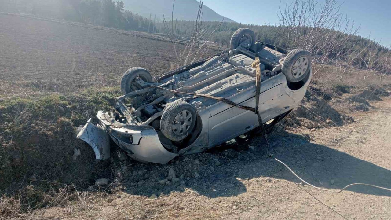 Burdur’da otomobil devrildi: 3 yaralı