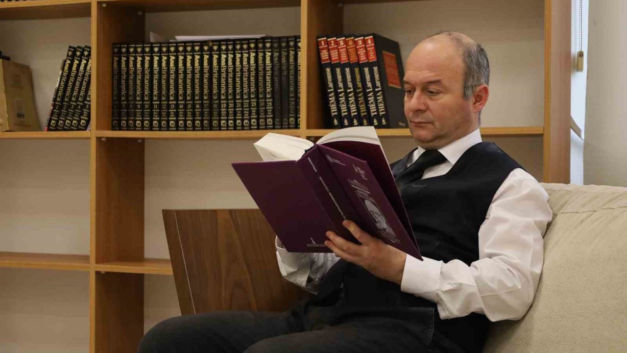 Usta sanatçı bu kitapla Türk Müziği’ne ışık, yeni nesle ilham oldu