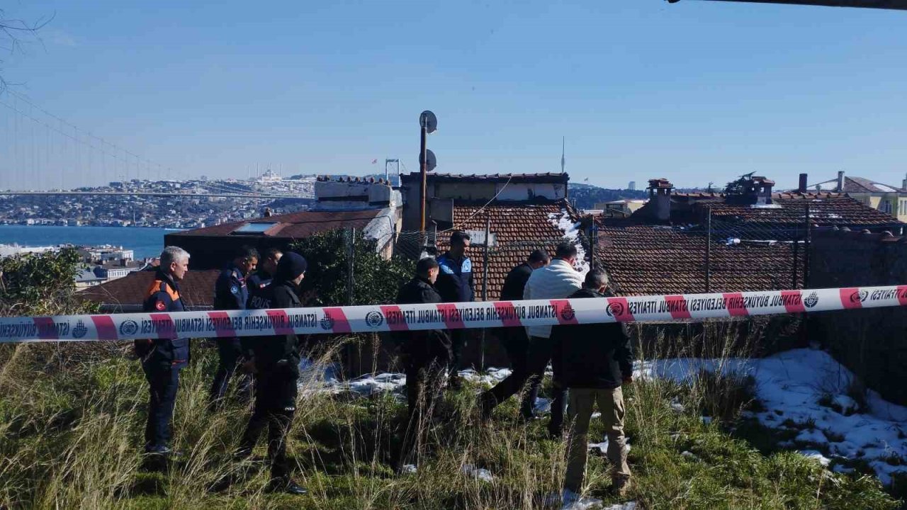 Beşiktaş’ta toprak kayması: 3 ev hasar gördü