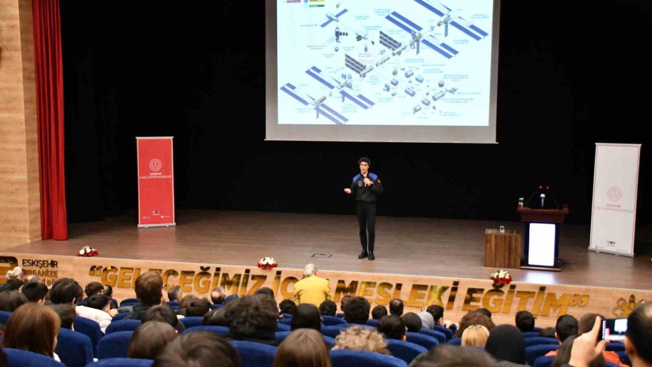 Türk astronot Tuva Cihangir Atasever Eskişehir’de öğrencilerle buluştu