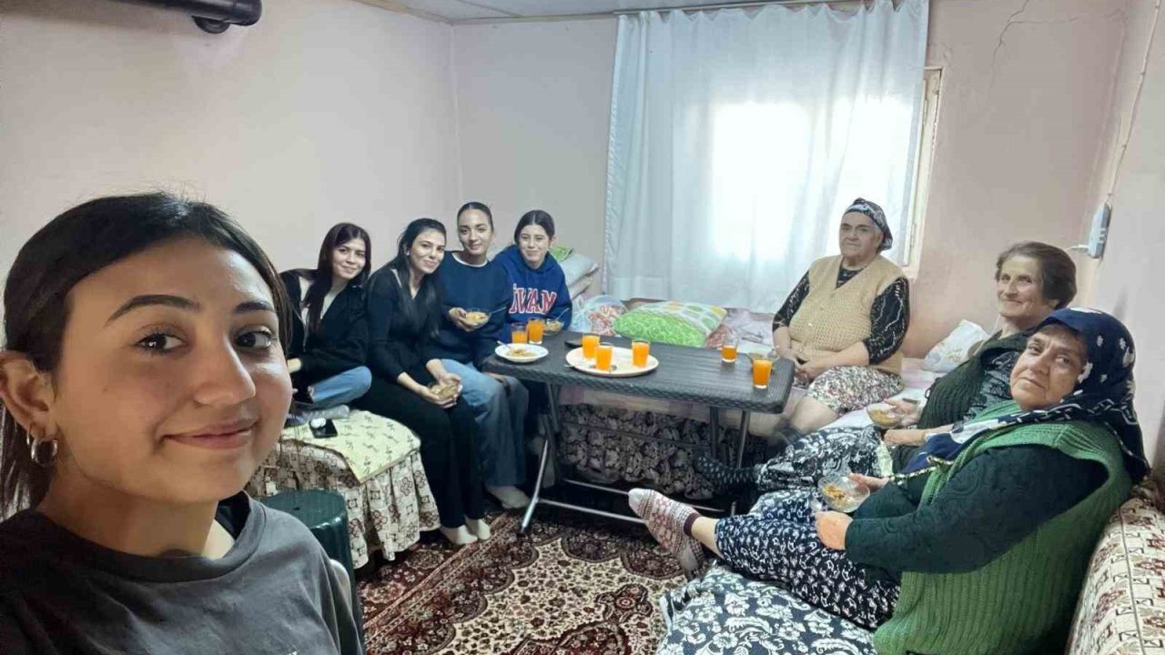 Aydın’da üniversite öğrencileri gönüllere dokunuyor