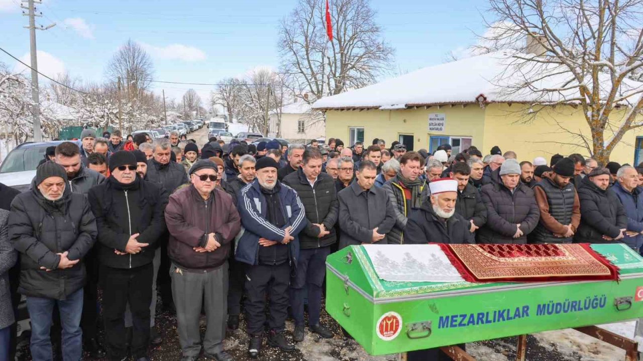 Sütlük Köyü Muhtarı Erol Aynur gözyaşları arasında toprağa verildi