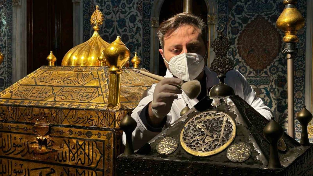 Topkapı Sarayı’nın Mukaddes Emanetler Dairesi Ramazan’a hazırlanıyor