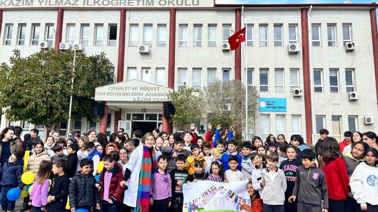 Datça’da öğrencilerden ’20. yıl’ kutlaması