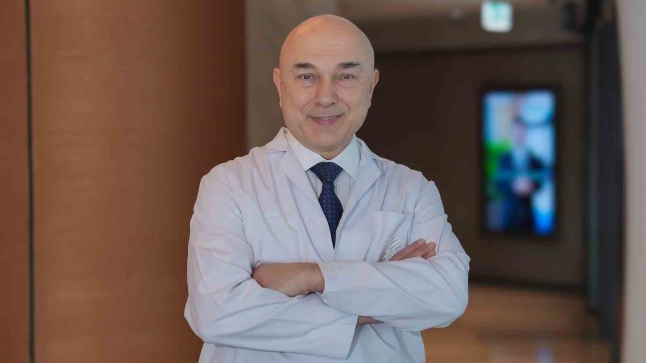 Guinness Rekortmeni Doç. Dr. Ali Zırh, 2 bininci ameliyatını gerçekleştirdi