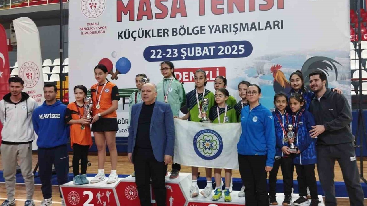 Büyükşehir Masa Tenisi takımı 57 takım arasında üçüncü oldu