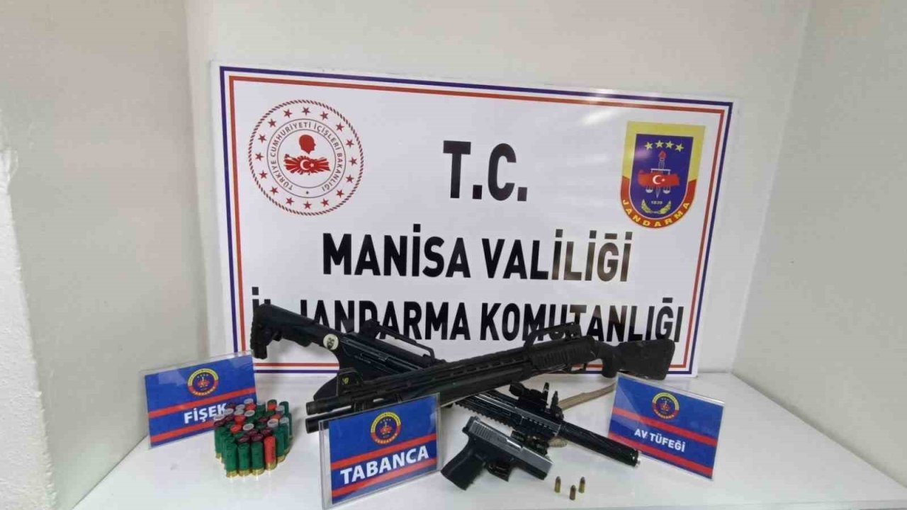 Manisa’da ruhsatsız tabanca ve tüfek ele geçirildi