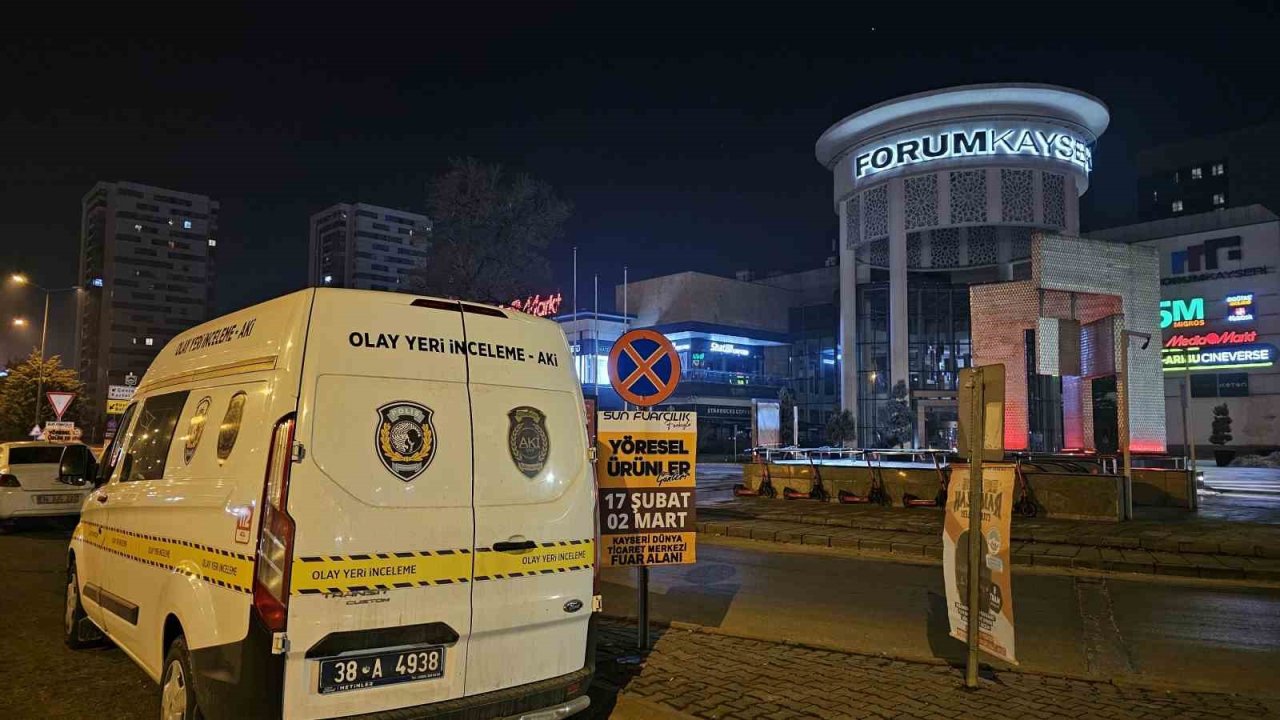 Forum AVM’nin bahçesinde bıçaklama: Anne ve 2 kızı bıçaklandı