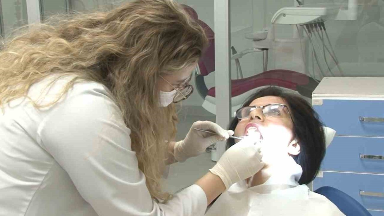 33 yıldır korkudan diş hekimine gitmiyordu: ‘Gülümseten Diş Projesi’ ile tedavi oldu