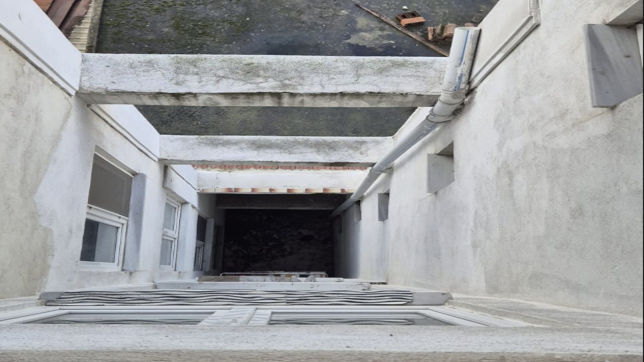 Çatıdan düşen adam hayatını kaybetti