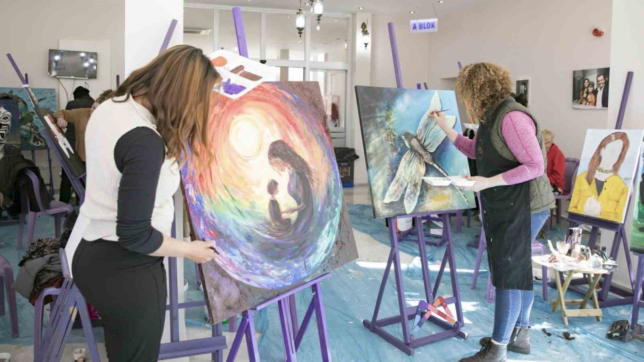 Mersin’de ’Kadına Dair’ temasıyla resim sergisi düzenlendi