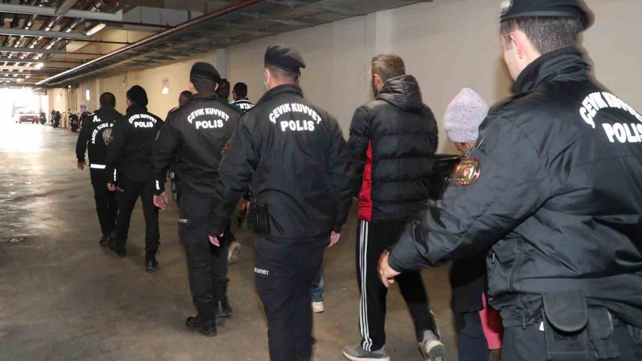 Antalya’da son 1 haftada aranan 542 suçlu yakalandı