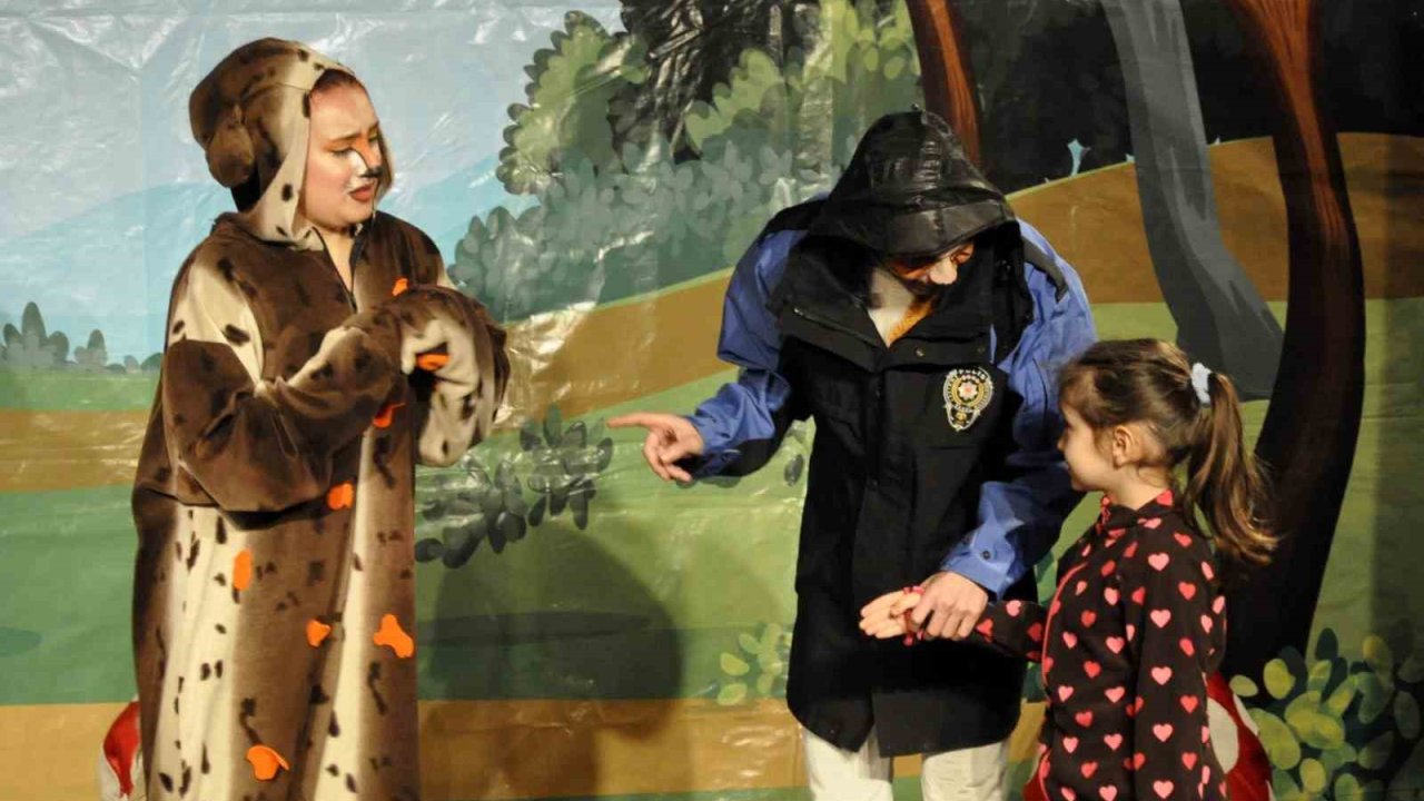 "Yaramaz Tilki" miniklerle buluştu