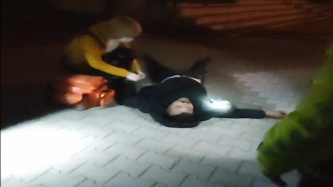 Alevler içinde sızıp kalan 2 kardeşi polisler kurtardı