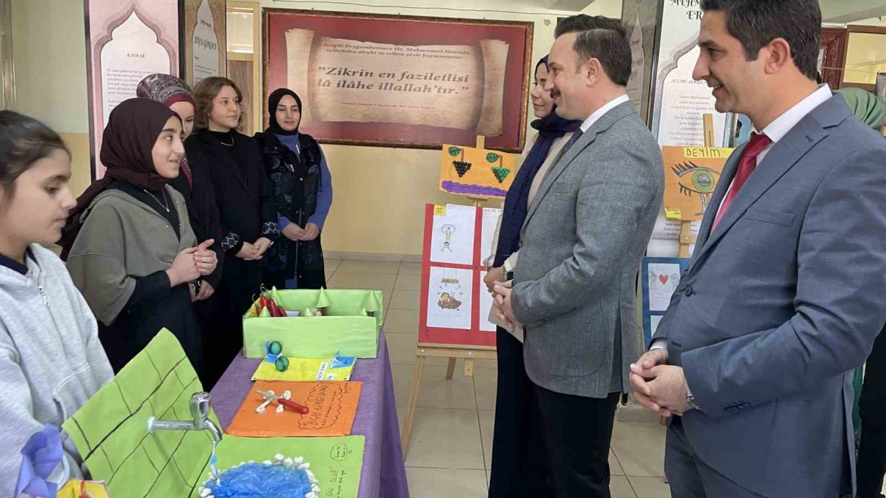 Malazgirtli öğrenciler atasözleri ve deyimleri maketlerle canlandırdı