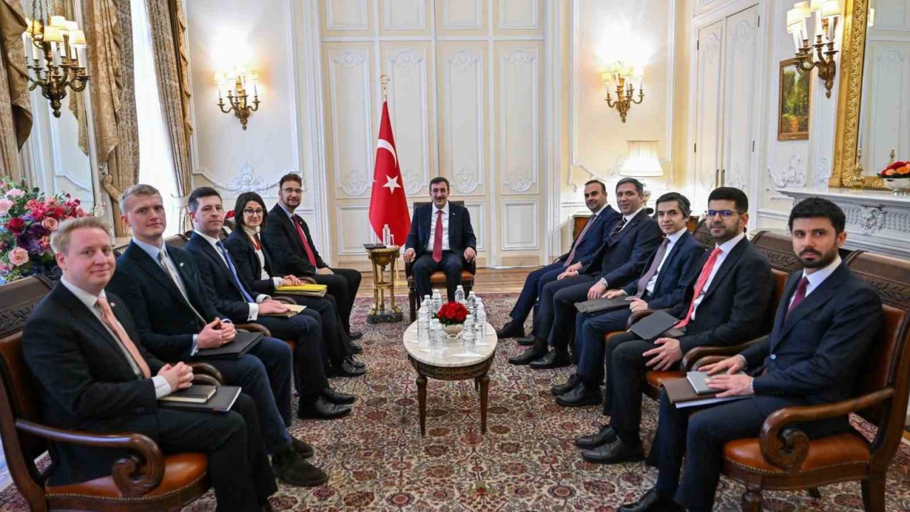 Cumhurbaşkanı Yardımcısı Yılmaz, İngiliz milletvekili Khan ile görüştü