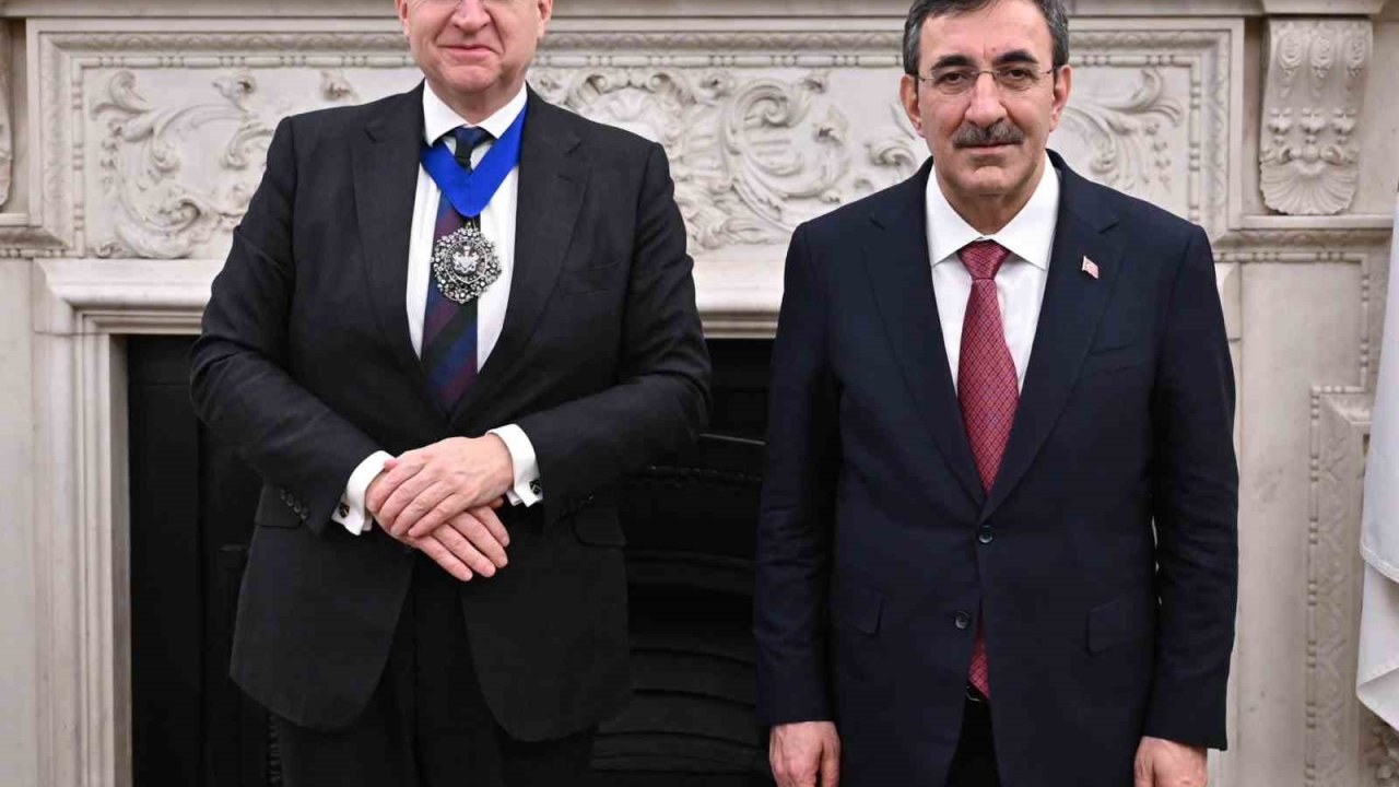 Cumhurbaşkanı Yardımcısı Yılmaz, Londra Finans Merkezi Belediye Başkanı King ile bir araya geldi