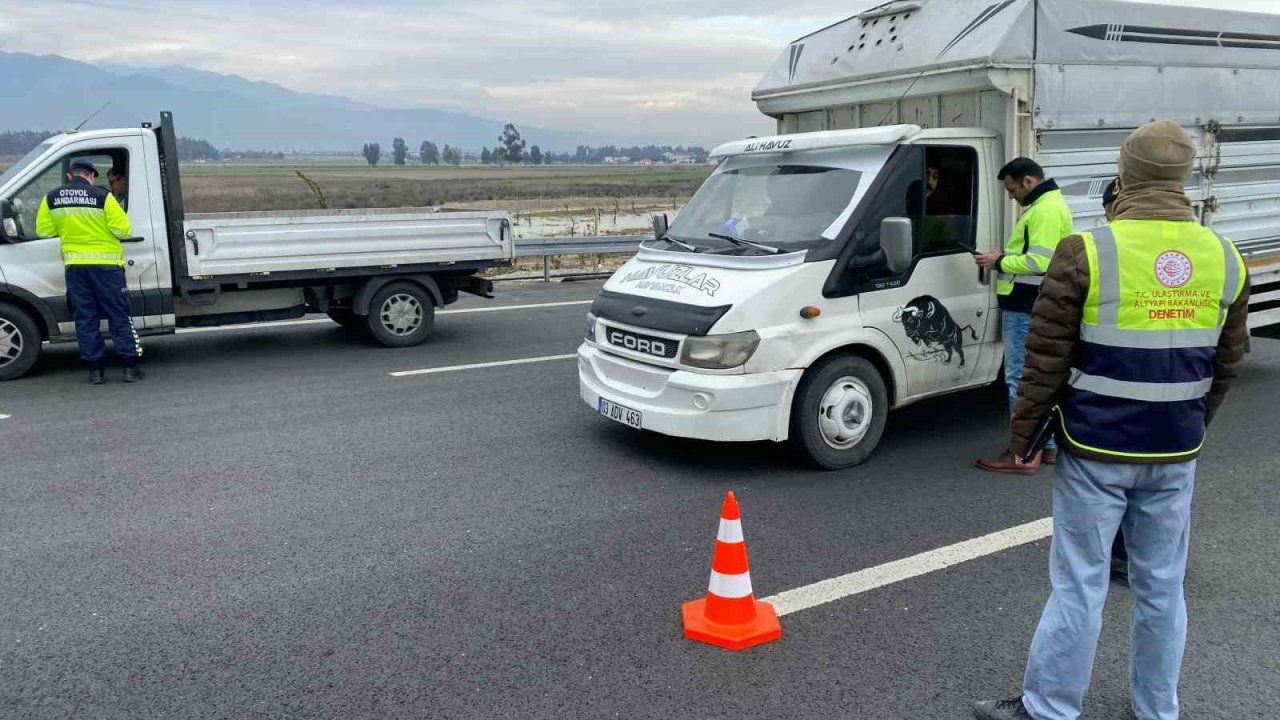 Kuşadası’nda canlı hayvan taşıyan araçlar denetlendi