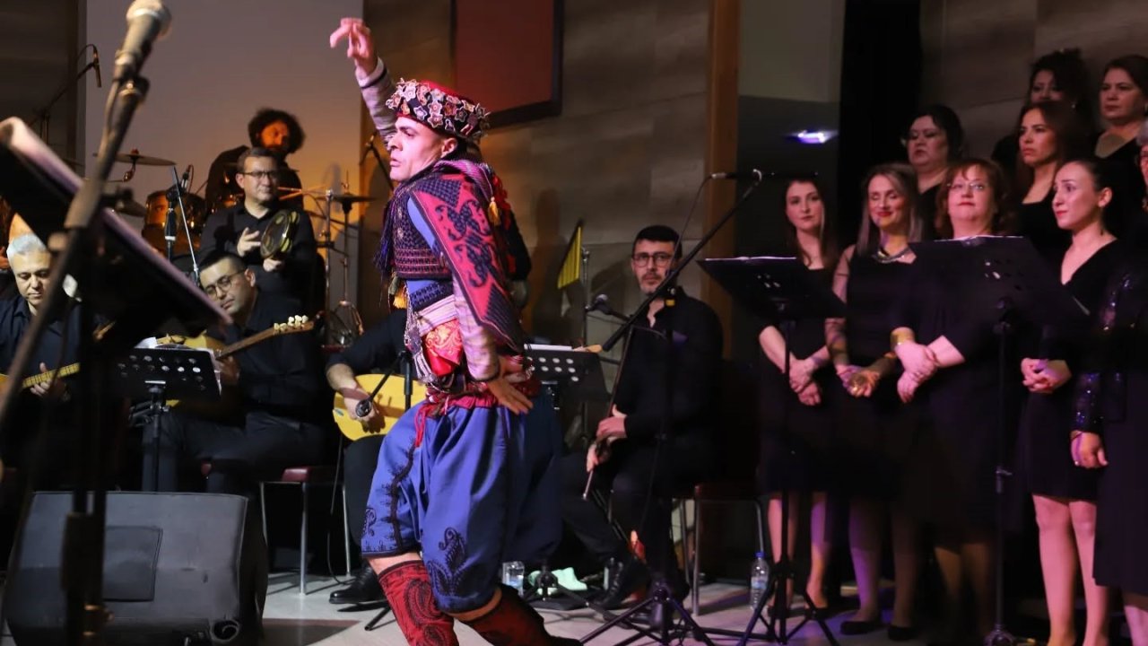 Alaşehirliler türkülerle coştu