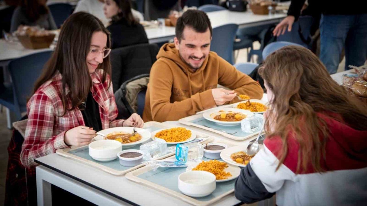 Anadolu Üniversitesi yemekhanesi Ramazan boyunca üç öğün yemek vermeye devam edecek