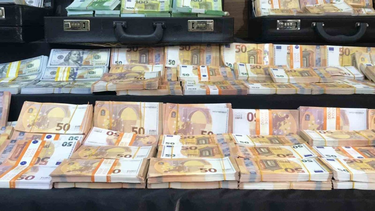 İstanbul merkezli 3 ilde büyük sahte para operasyonu: Milyonlarca sahte dolar ve avro ele geçirildi