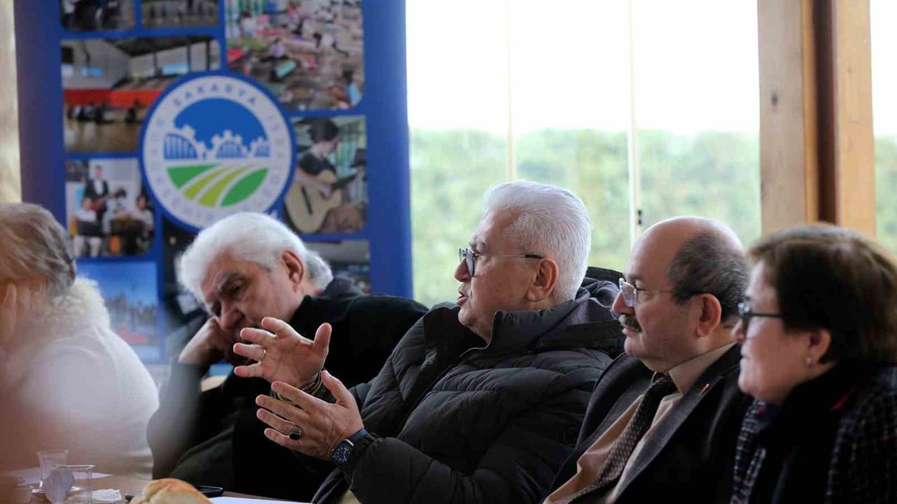 Farklı kuşaklar bu programda bir araya gelerek eğitim üzerine konuştu