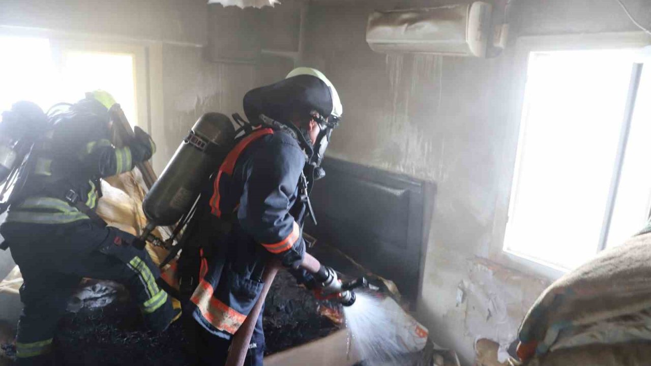 Mersin’de ev yangını itfaiyenin müdahalesiyle söndürüldü